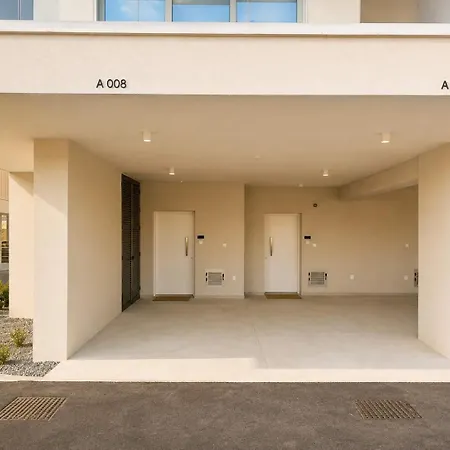 Avalon Gardens A008 - Designer * Émba