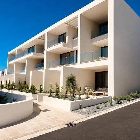 Avalon Gardens A008 - Designer Apartman *